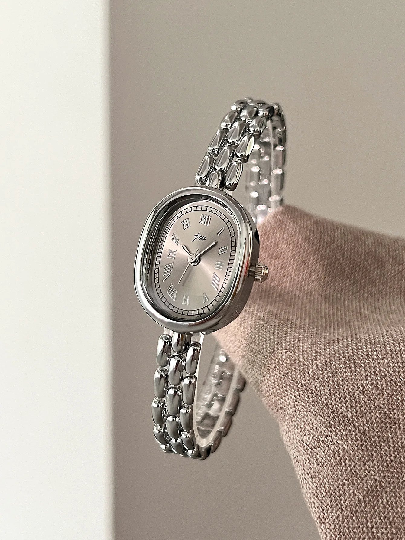 Women's Oval Artistic Quartz Watch — Niche High-Aesthetic Fashion Wristwatch