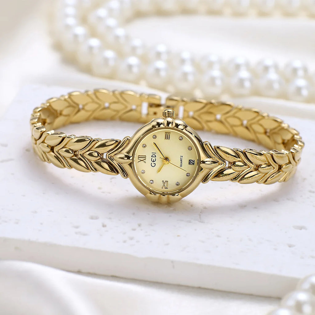 Women's Elegant Oval Quartz Watch — Stylish Alloy Bracelet with Adjustable Clasp