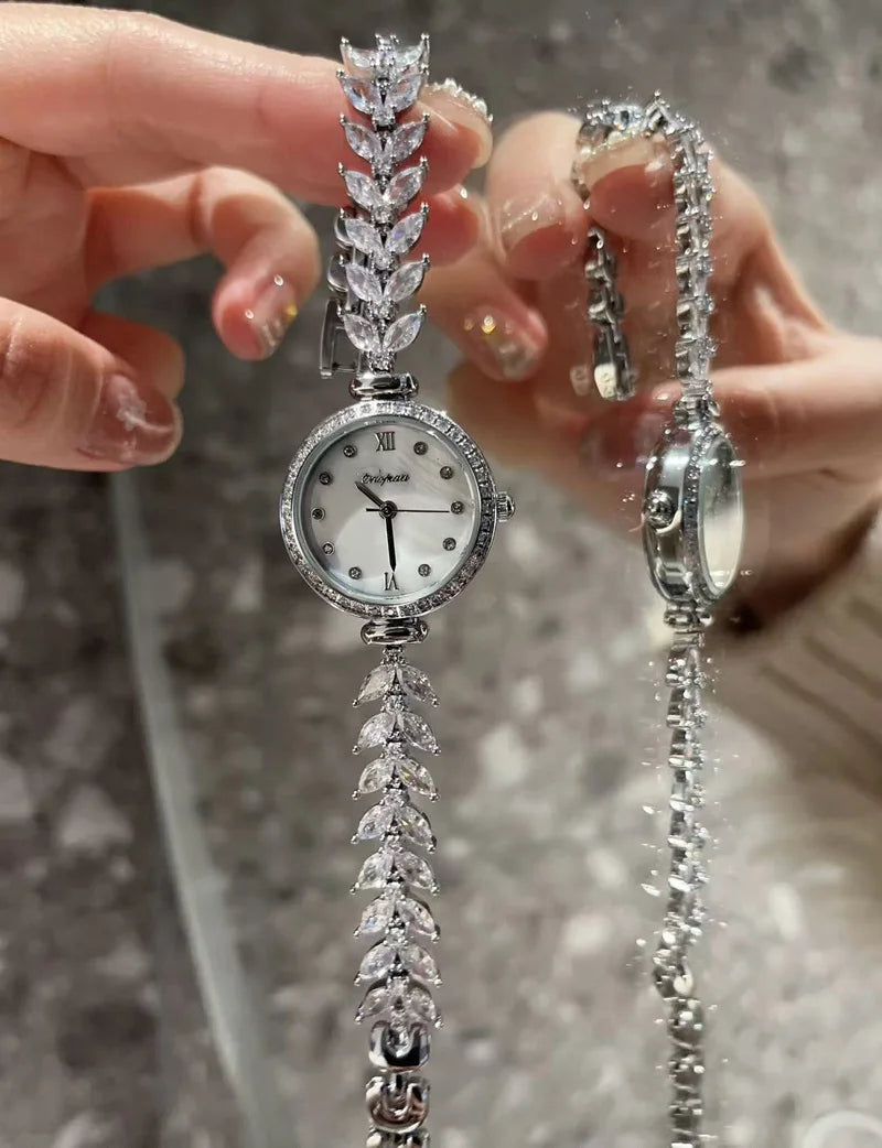Women's Crystal Claw-Setting Bracelet Watch — Luxury Quartz Jewelry Wristwatch