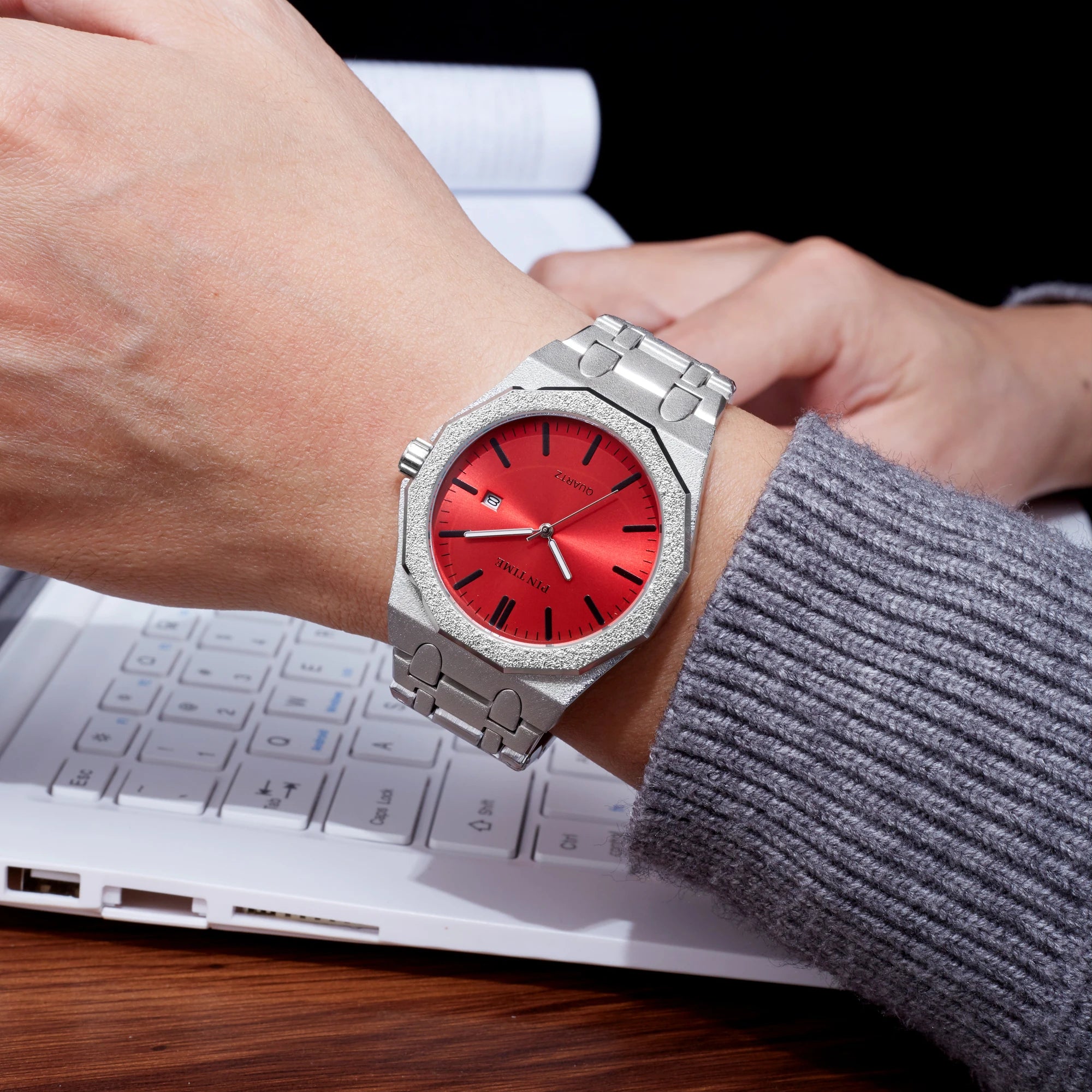 Men's 12-Sided Multicolour Quartz Watch — Auto Date Alloy Bracelet Wristwatch