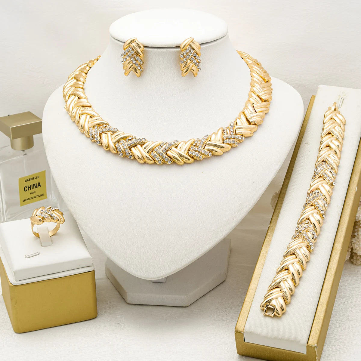 Women's Dubai 18K Gold Plated Luxury Jewellery Set — Necklace, Earrings, Bracelet & Ring
