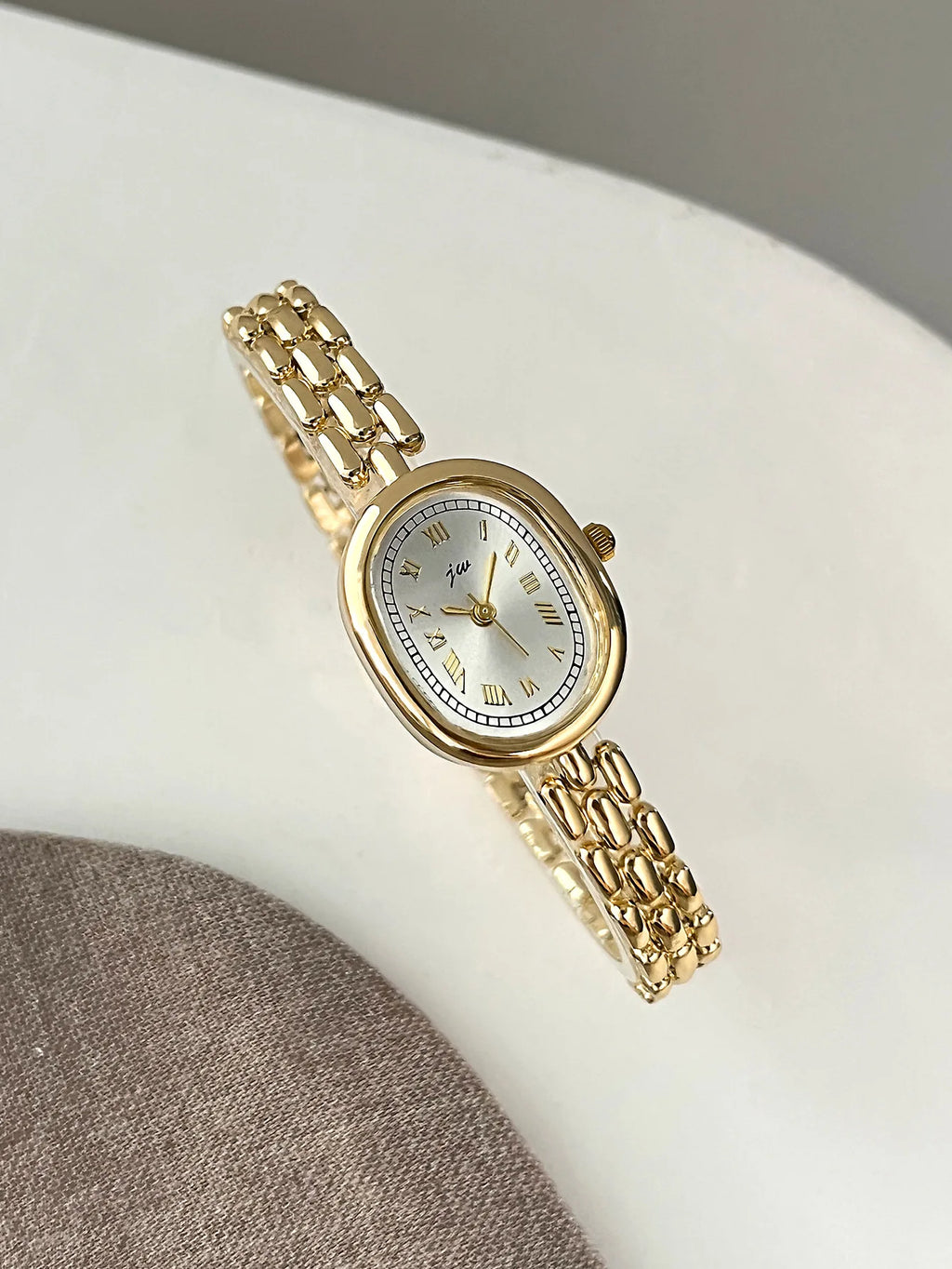 Women's Oval Artistic Quartz Watch — Niche High-Aesthetic Fashion Wristwatch