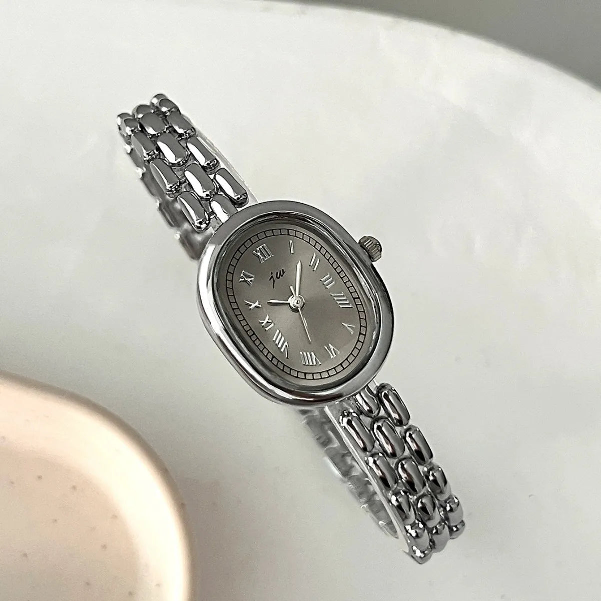 Women's Oval Artistic Quartz Watch — Niche High-Aesthetic Fashion Wristwatch